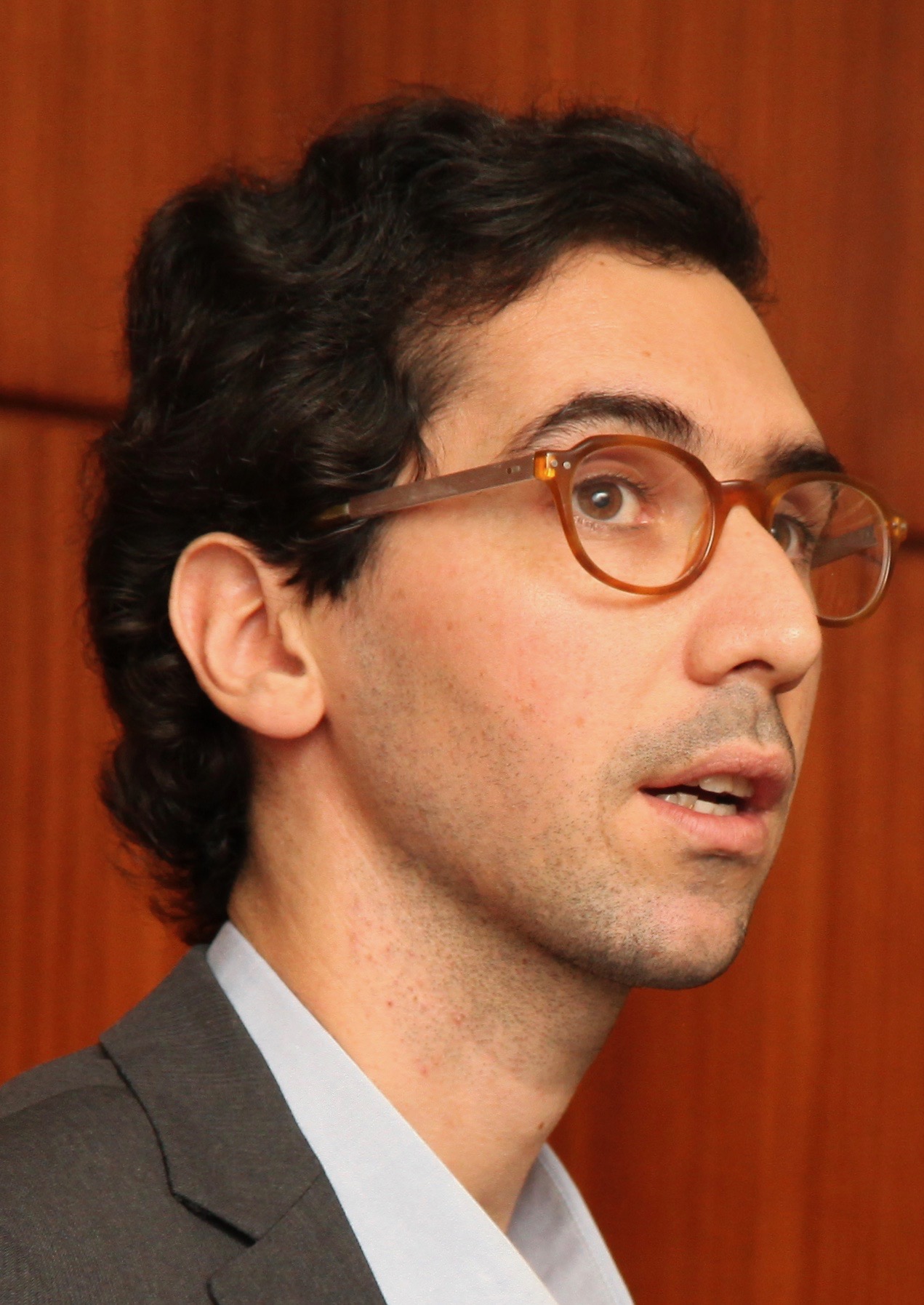 Dr. Carlos Bello Dr. Carlos Bello